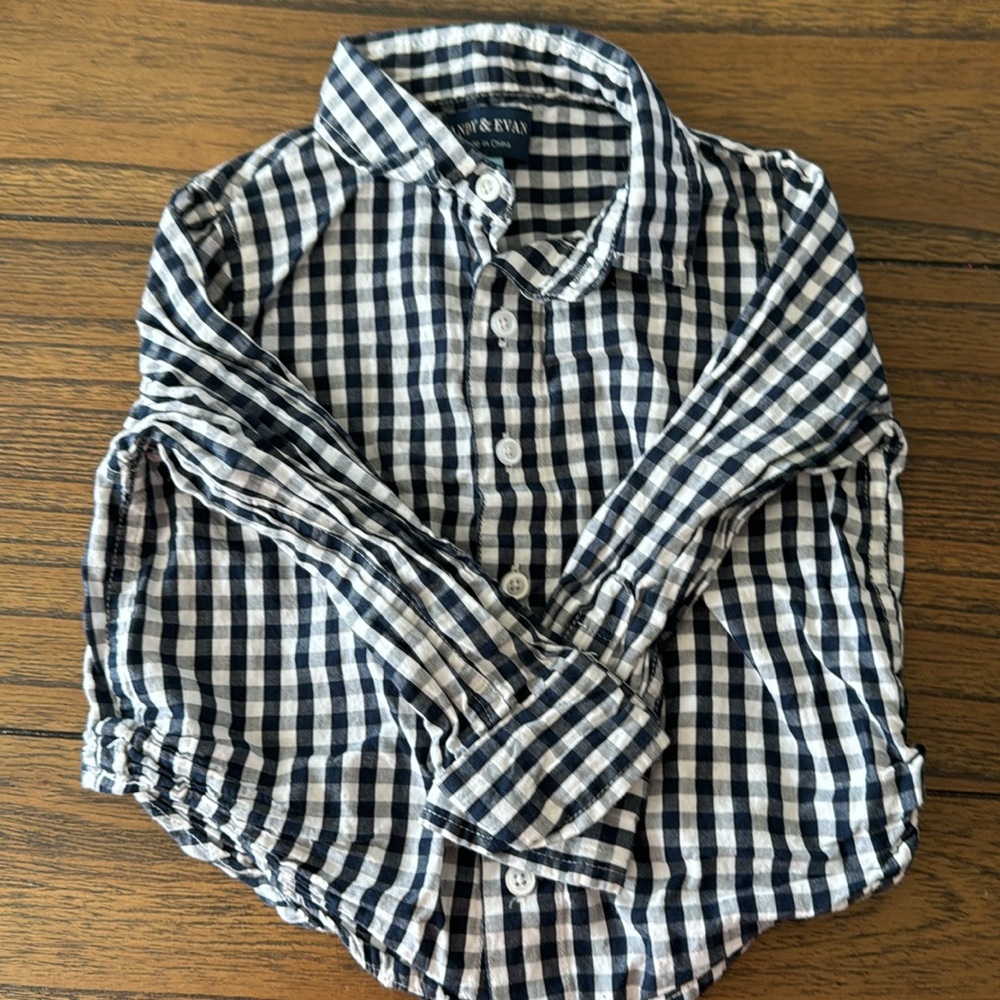 Great bundle of boys 2T Old Navy, Levi, & champion brand bottoms with 2 shirts - Picture 8 of 13